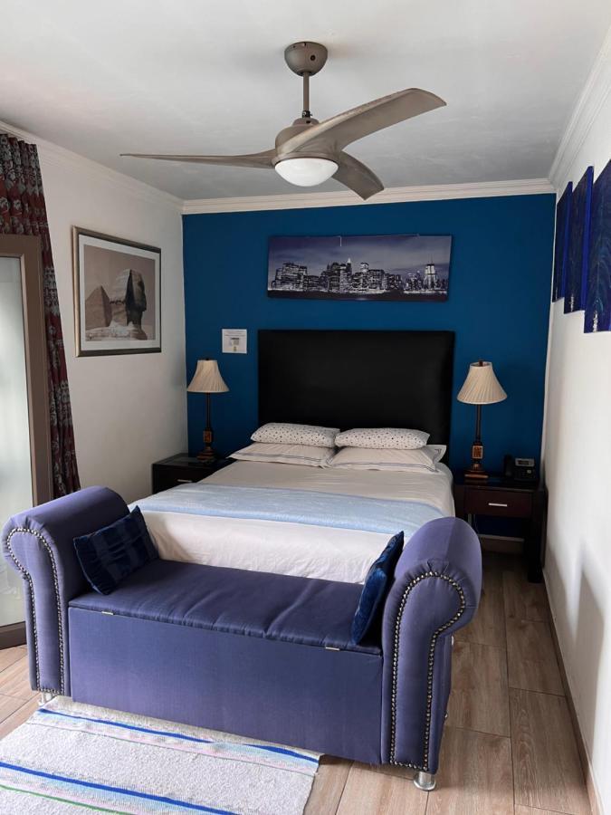 2 Op Terblanche Guesthouse 博克斯堡 外观 照片