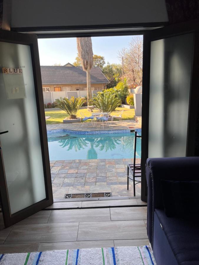 2 Op Terblanche Guesthouse 博克斯堡 外观 照片