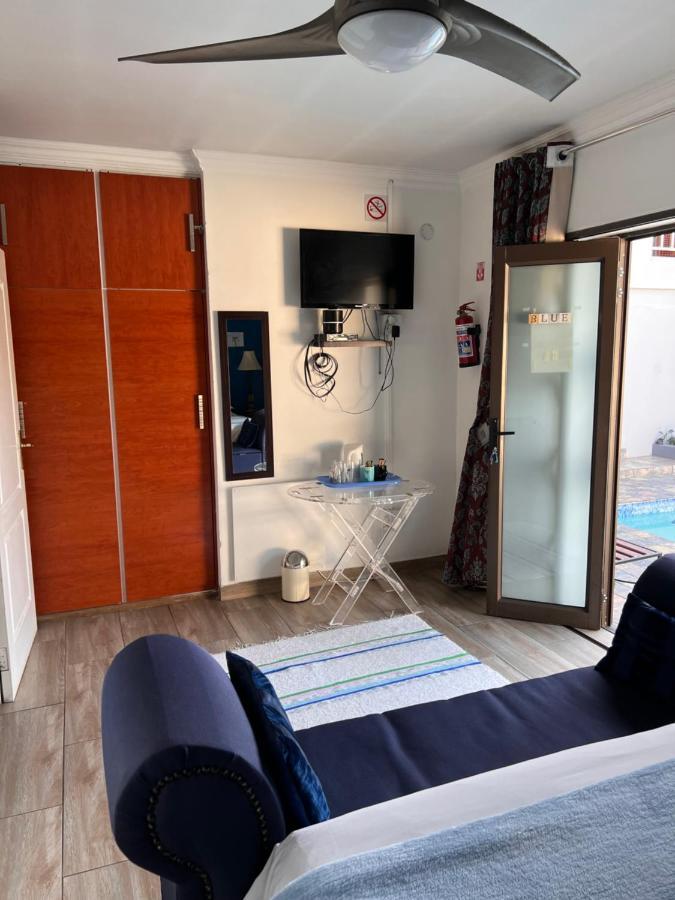 2 Op Terblanche Guesthouse 博克斯堡 外观 照片