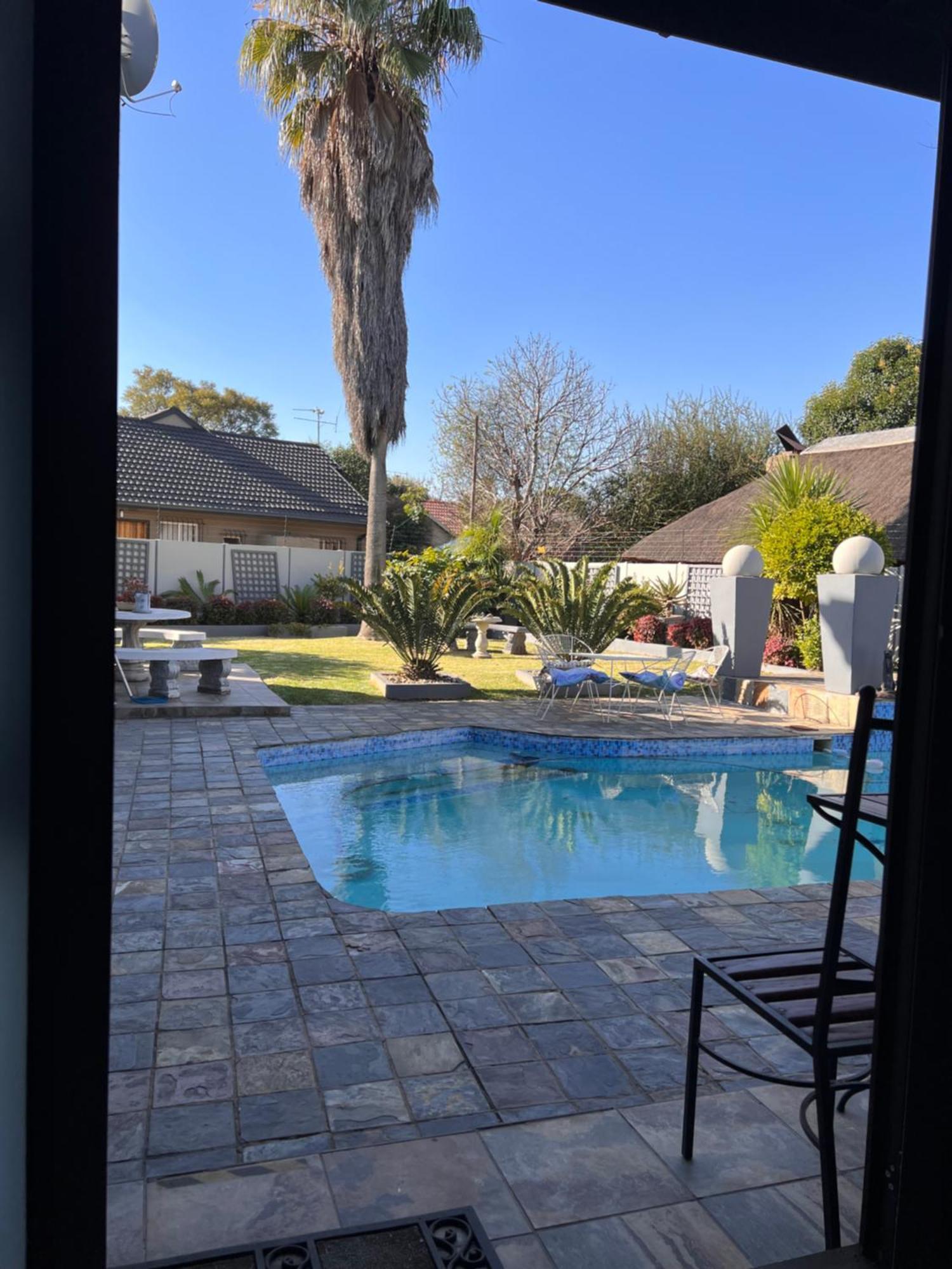 2 Op Terblanche Guesthouse 博克斯堡 外观 照片