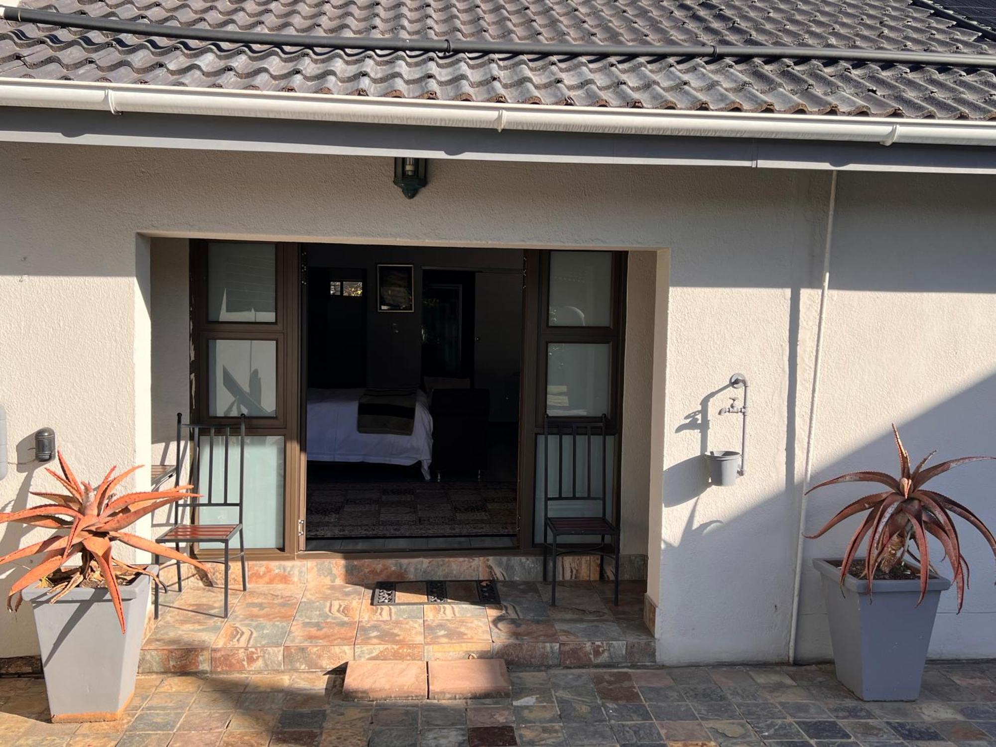 2 Op Terblanche Guesthouse 博克斯堡 外观 照片