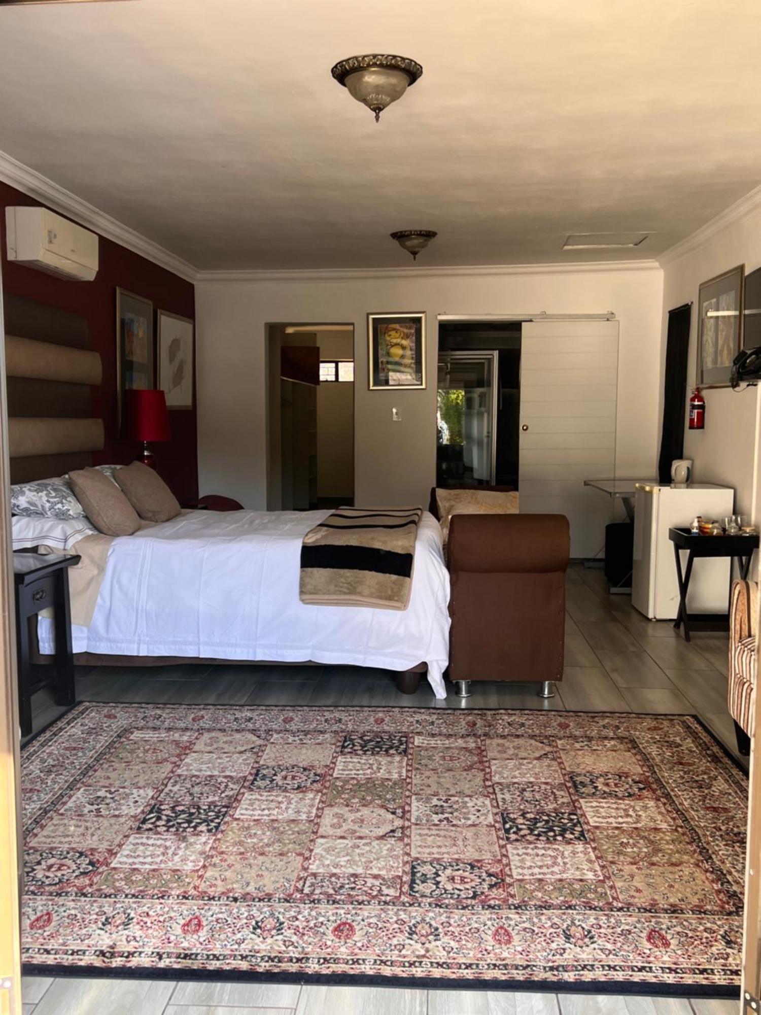 2 Op Terblanche Guesthouse 博克斯堡 外观 照片
