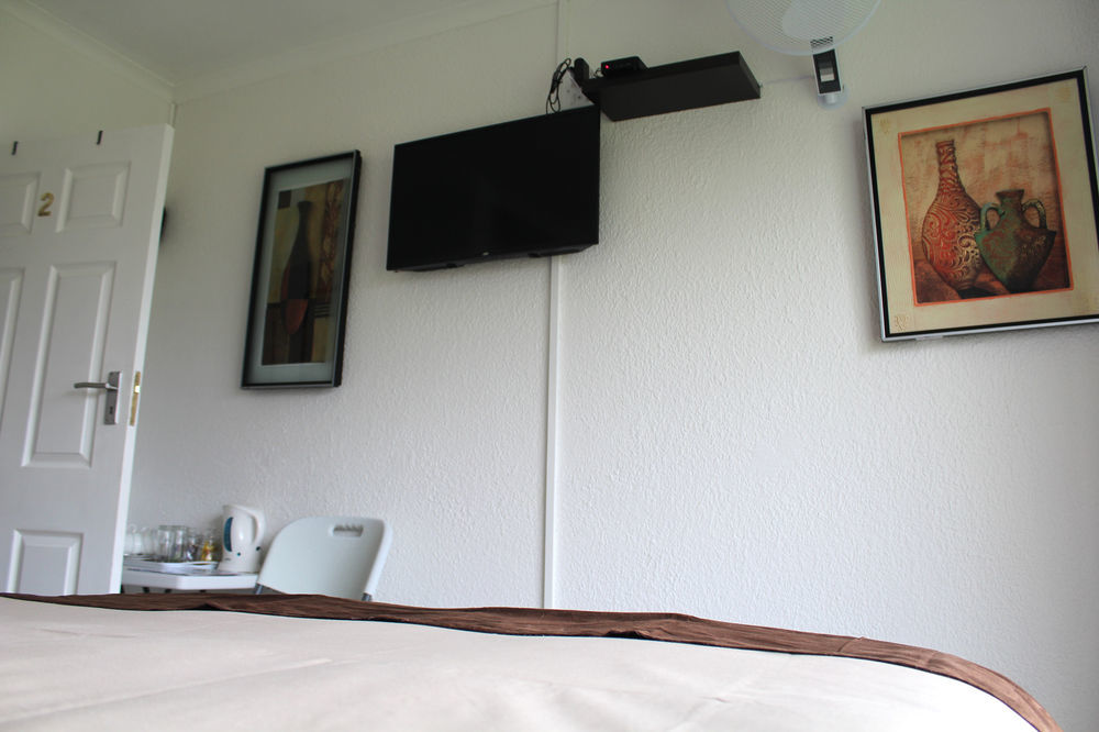2 Op Terblanche Guesthouse 博克斯堡 外观 照片