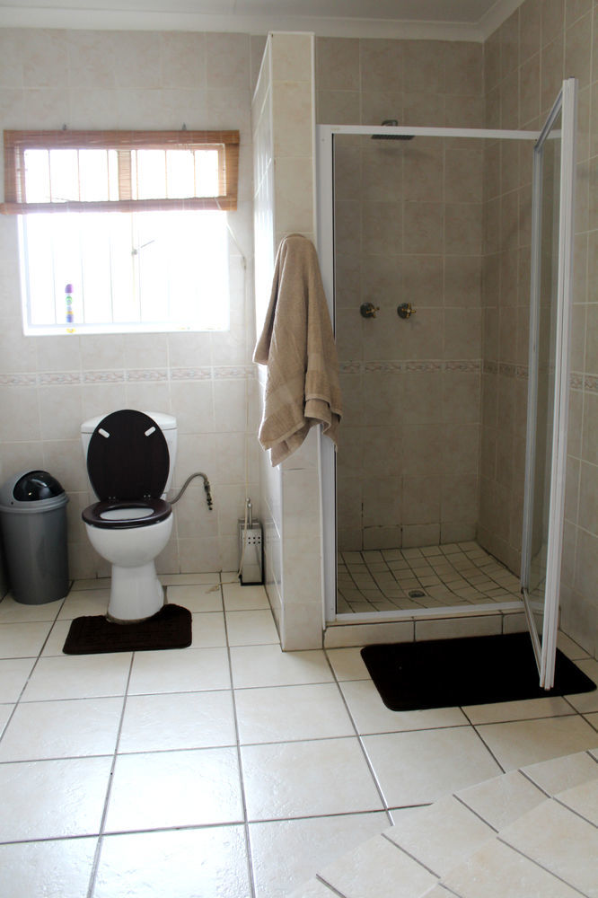 2 Op Terblanche Guesthouse 博克斯堡 外观 照片