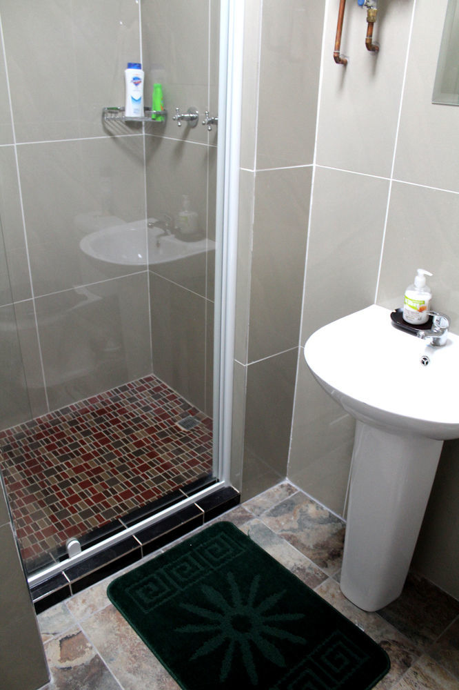 2 Op Terblanche Guesthouse 博克斯堡 外观 照片